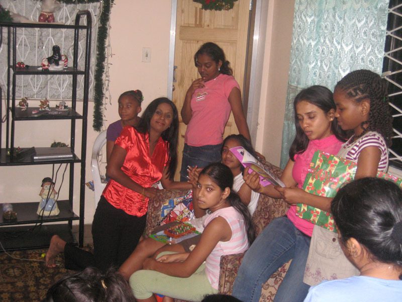 Gift For Life Foundation Christmas Day 2009 photograph 37